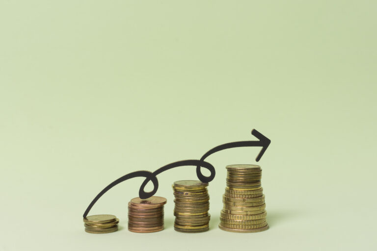 Graphic with the words ‘Earn More, Spend Less’ above a simple profit chart, illustrating how small businesses can increase revenue, reduce expenses, and grow overall profit.